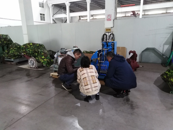 Bienvenue aux clients russes pour visiter le compresseur sans huile Bailian
